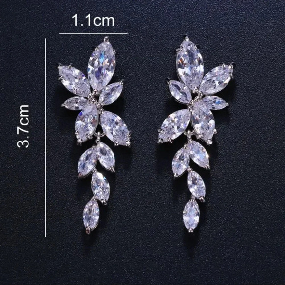 NEW 18k White Gold Diamond Leaf Petal Drop Statement Earrings - Picture 6 of 6